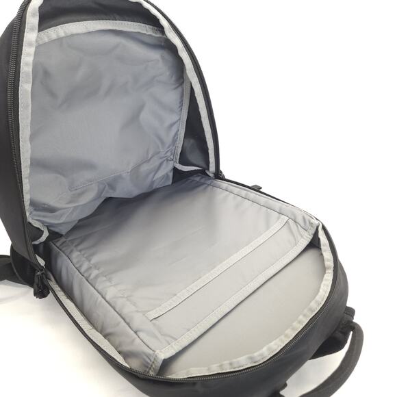 THULE Backpack 18L Black Safe Zone Laptop Daypack Travel School Work Gorpcore - Picture 7 of 9